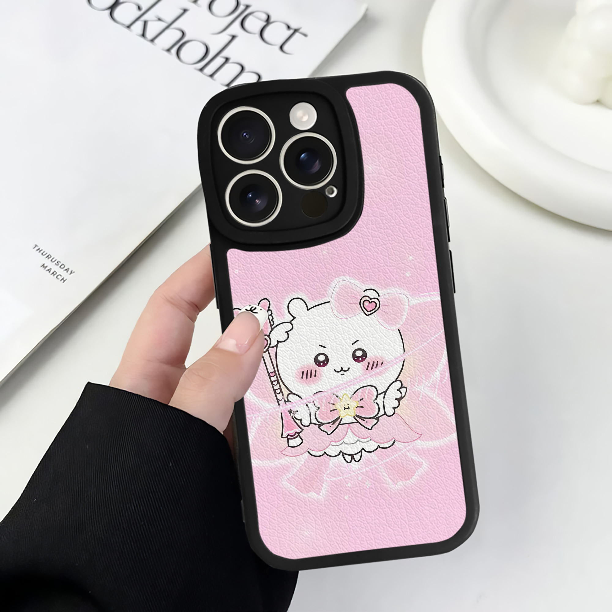 （画像用） ちいかわ Chii-kawa 【iPhone 16シリーズ対応】シリコンスマホケース（レザー調） 材質：シリコン